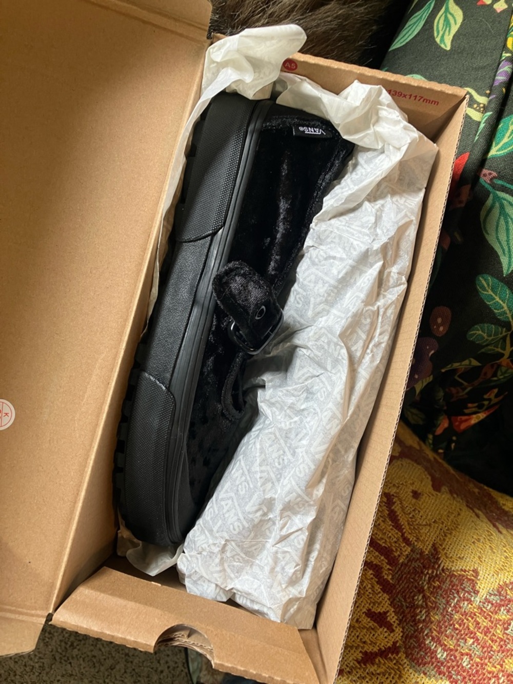 New in Box Vans Style 93 Crushed Velvet 'Black' T Strap Mary Jane W 8.5 - Picture 6 of 12
